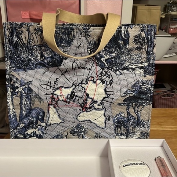 Dior Around the World Tote Bag and Le Baume-Lip Glow Reviver - Picture 1 of 7